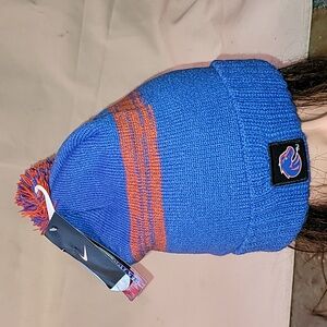 Deadstock w/tags. NIKE. Boise State University. Poof ball beanie.